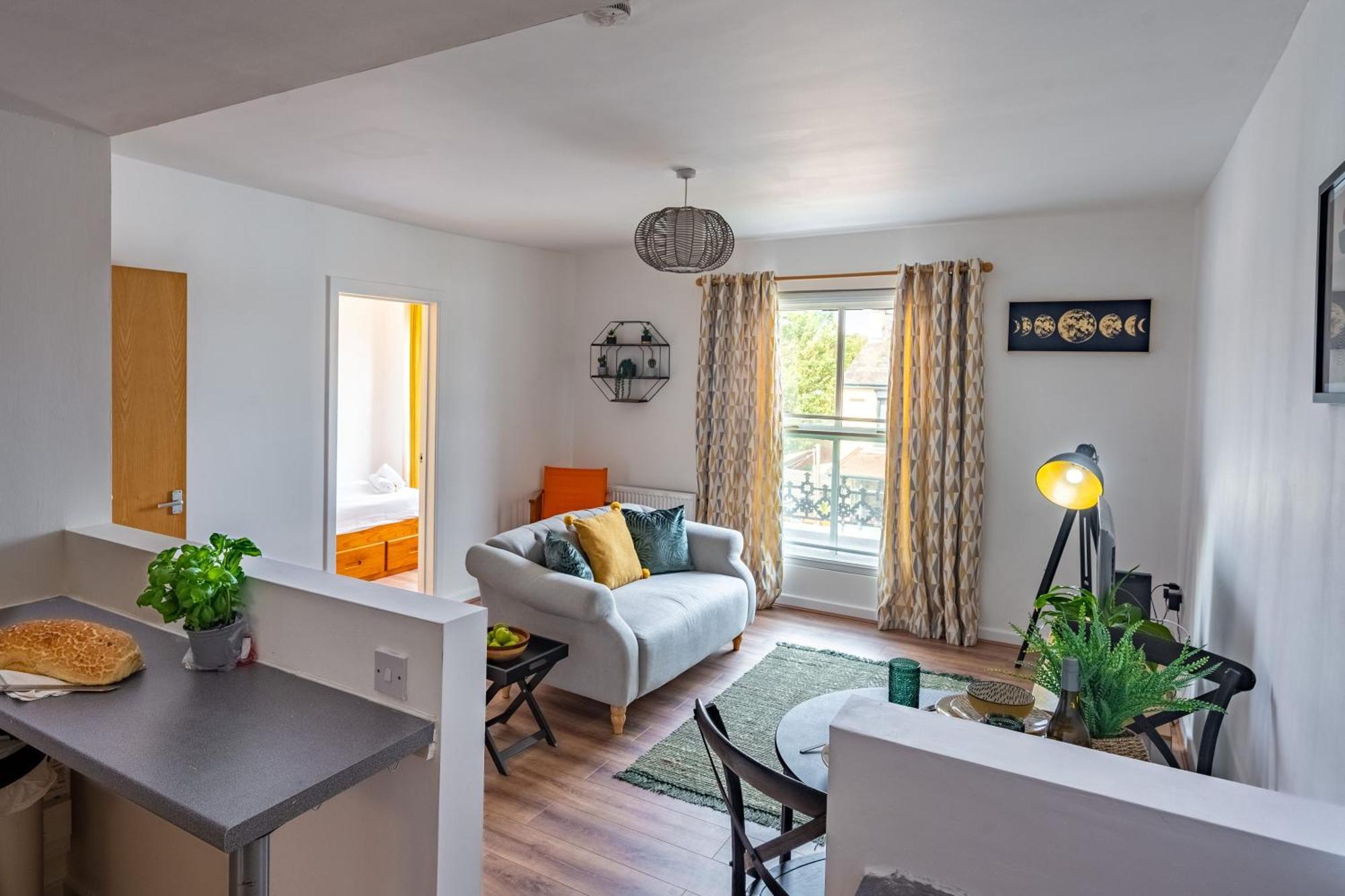 Swift Host Golden Triangle 2 Bed With Parking Apartment นอร์ริช ภายนอก รูปภาพ