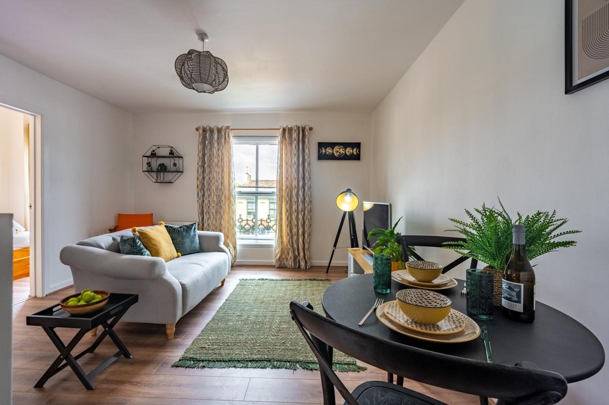 Swift Host Golden Triangle 2 Bed With Parking Apartment นอร์ริช ภายนอก รูปภาพ